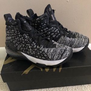 Lebron XVII boys size 4.5